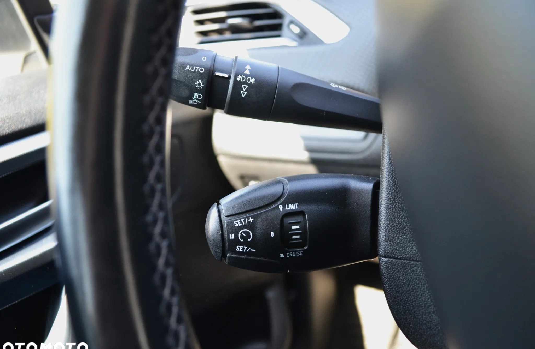Peugeot 2008 cena 49900 przebieg: 138000, rok produkcji 2018 z Gdańsk małe 781